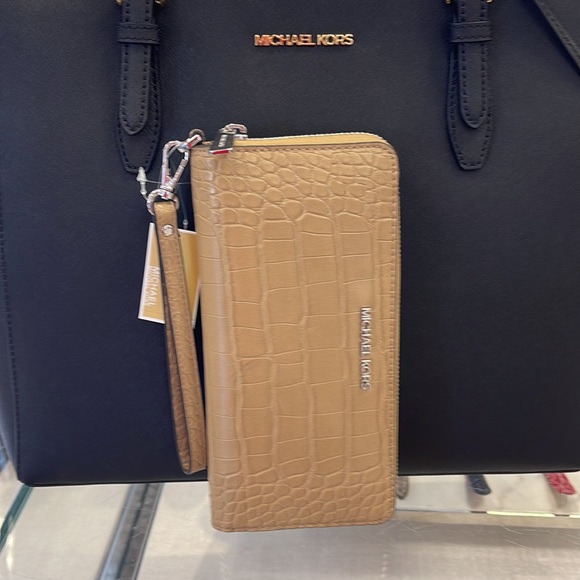 Michael Kors Large Jet Set Travel Continental Wristlet Phone Holder Case Wallet - Picture 3 of 16